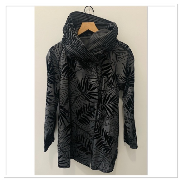 MYCRA PAC Short Donatella Palm Flock Reversible Coat Black - Picture 2 of 12